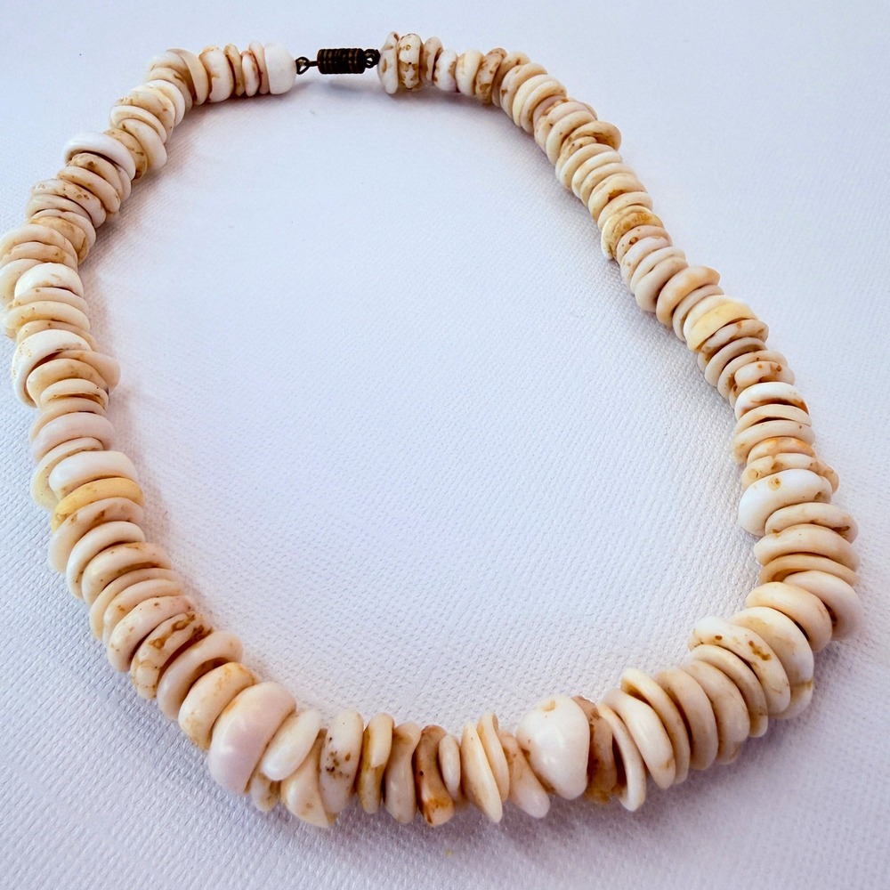 Vintage Large Hawaiian Puka Shell Choker Necklace Barrel Clasp